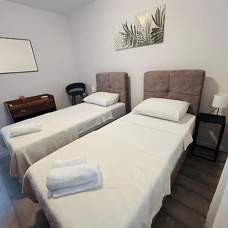 Apex Luxury Apartman 트로기르 외부 사진